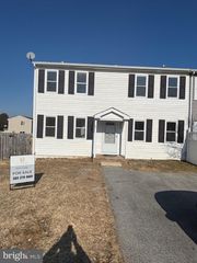 37 HERON CT, Newark, DE 19702
