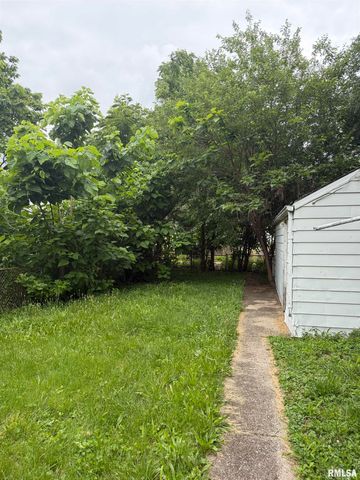 1707 E Moffat Avenue, Springfield, IL 62702