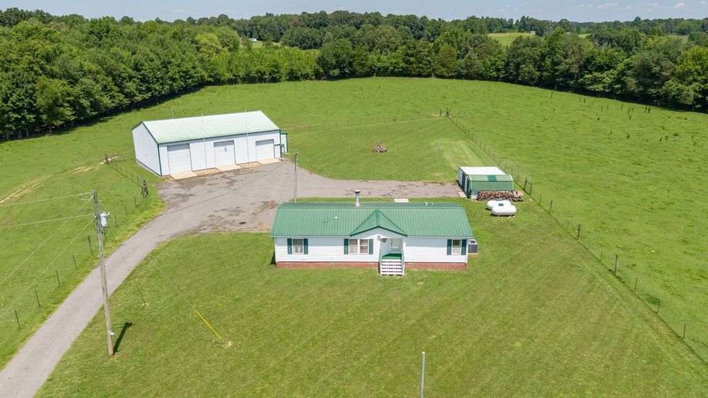 1250B Mount Olive Rd, Westmoreland, TN 37186