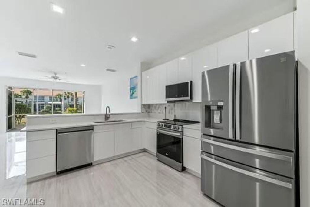 827 Hampton CIR 146, NAPLES, FL 34105 — photo 4