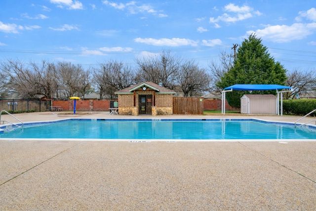 4733 Meadow Green Trail, Fort Worth, TX 76244