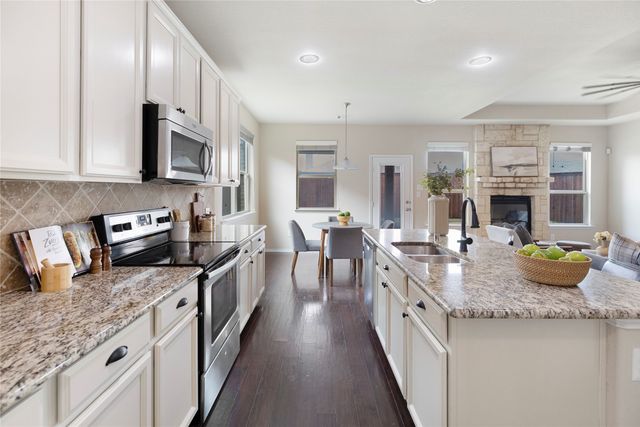 4733 Meadow Green Trail, Fort Worth, TX 76244