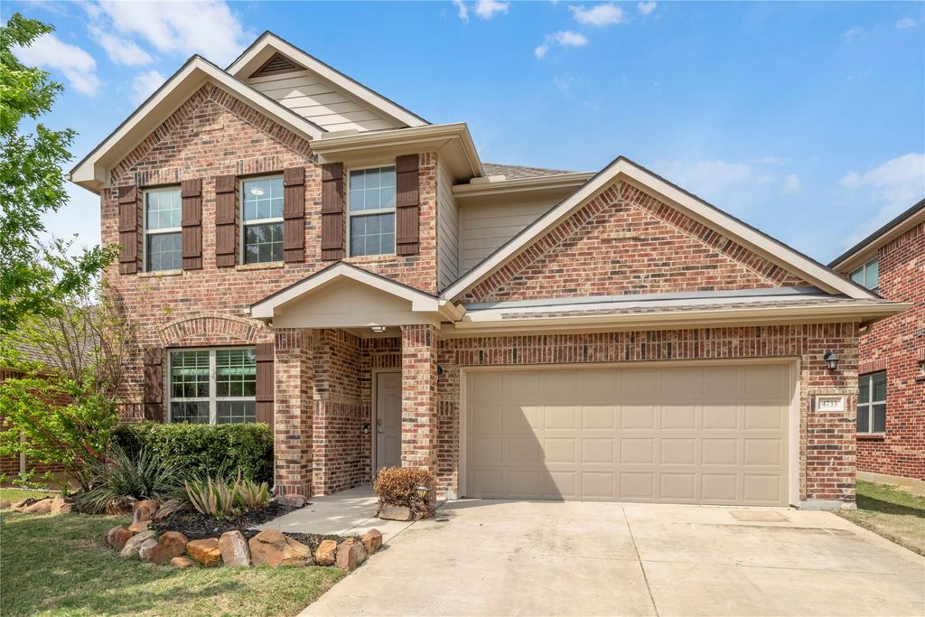 4733 Meadow Green Trail, Fort Worth, TX 76244
