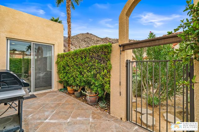 226 Canyon Circle, Palm Springs, CA 92264