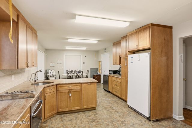 637 6th Street, Lakewood, NJ 08701