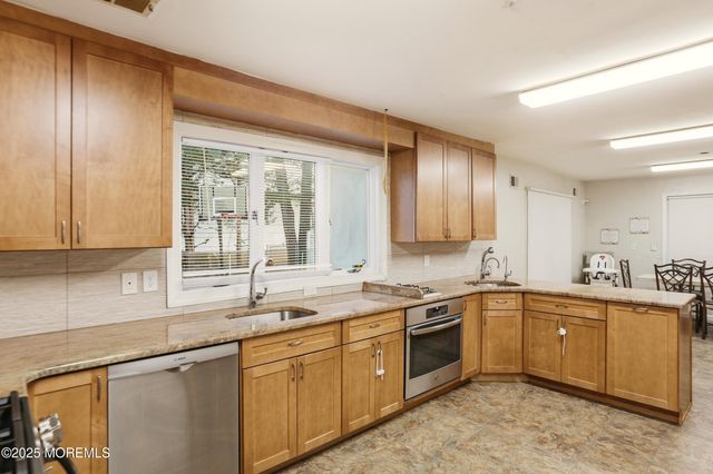 637 6th Street, Lakewood, NJ 08701