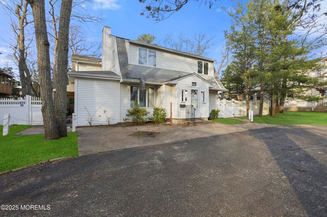 637 6th Street, Lakewood, NJ 08701