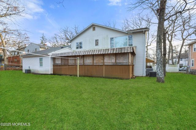 637 6th Street, Lakewood, NJ 08701