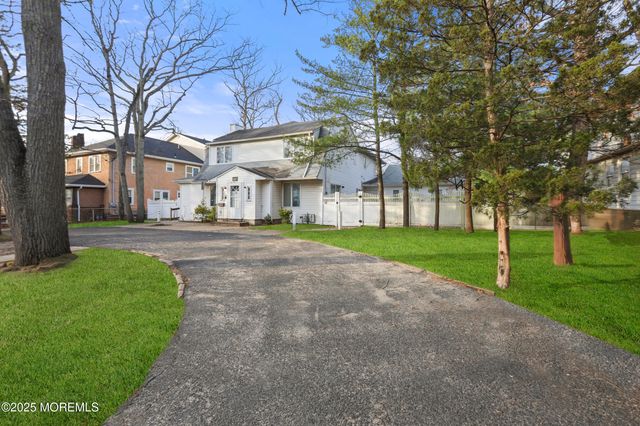 637 6th Street, Lakewood, NJ 08701