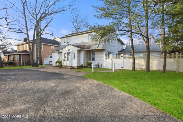 637 6th Street, Lakewood, NJ 08701