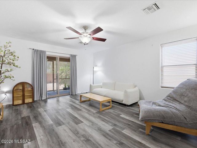 7901 N Chainfruit Cholla Drive, Tucson, AZ 85741