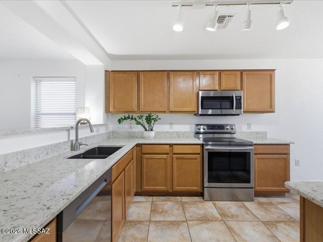 7901 N Chainfruit Cholla Drive, Tucson, AZ 85741