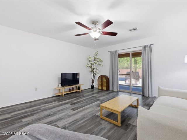 7901 N Chainfruit Cholla Drive, Tucson, AZ 85741