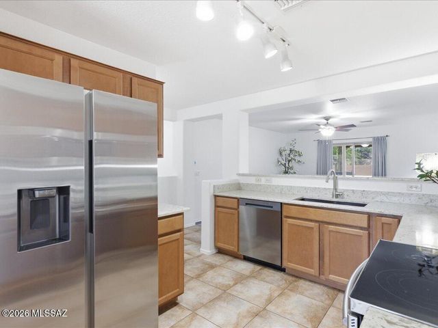 7901 N Chainfruit Cholla Drive, Tucson, AZ 85741