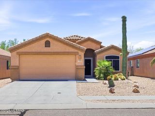 7901 N Chainfruit Cholla Drive, Tucson, AZ 85741