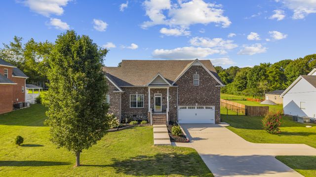 105 Wagners Way, White Bluff, TN 37187