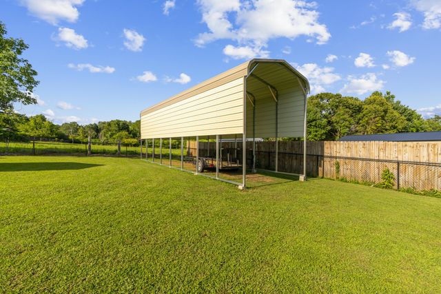 105 Wagners Way, White Bluff, TN 37187