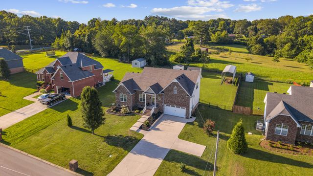 105 Wagners Way, White Bluff, TN 37187