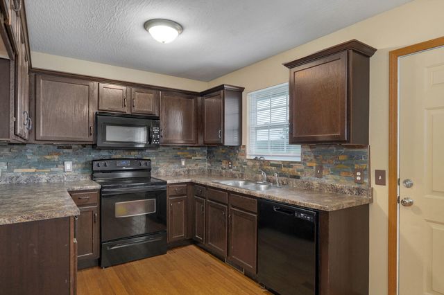772 S Hackberry Avenue, Nixa, MO 65714