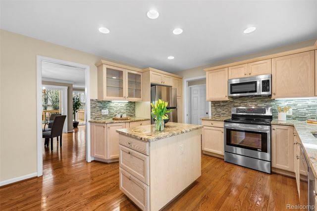 1204 S Timberview Trail, Bloomfield Hills, MI 48304