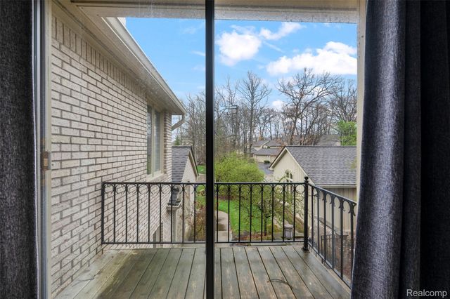 1204 S Timberview Trail, Bloomfield Hills, MI 48304