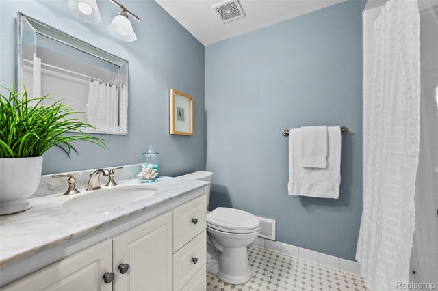 1204 S Timberview Trail, Bloomfield Hills, MI 48304