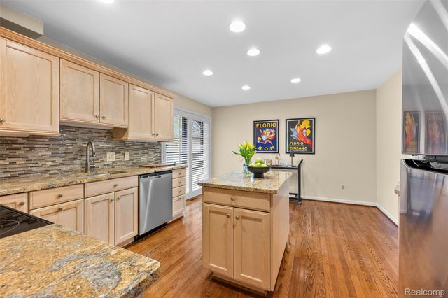 1204 S Timberview Trail, Bloomfield Hills, MI 48304