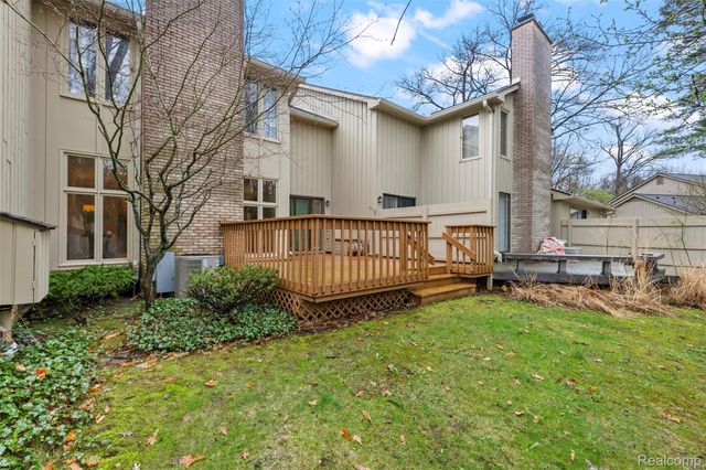 1204 S Timberview Trail, Bloomfield Hills, MI 48304