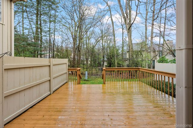 1204 S Timberview Trail, Bloomfield Hills, MI 48304