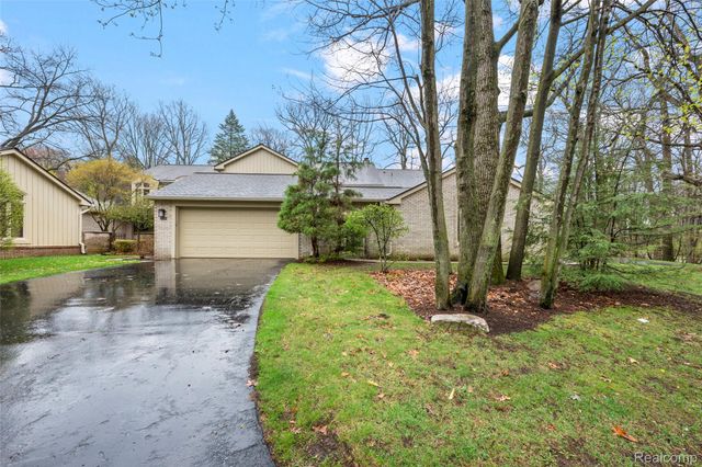 1204 S Timberview Trail, Bloomfield Hills, MI 48304