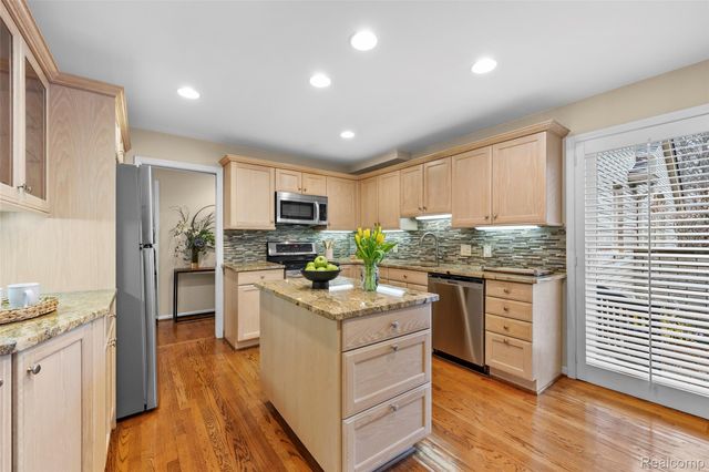 1204 S Timberview Trail, Bloomfield Hills, MI 48304