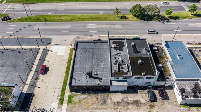 30118 Woodward Avenue, Royal Oak, MI 48073