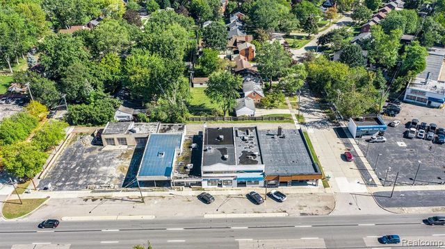 30118 Woodward Avenue, Royal Oak, MI 48073