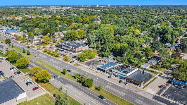 30118 Woodward Avenue, Royal Oak, MI 48073
