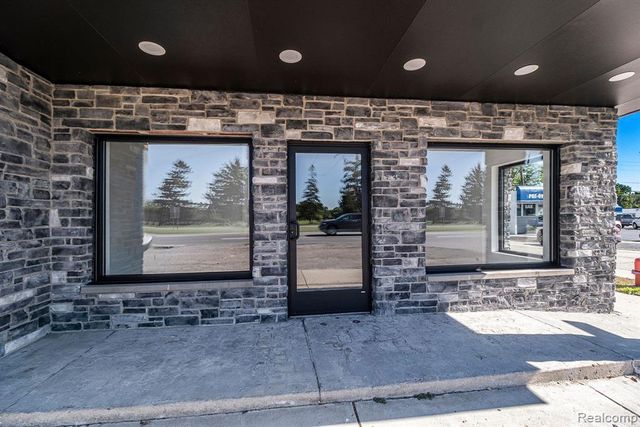 30118 Woodward Avenue, Royal Oak, MI 48073