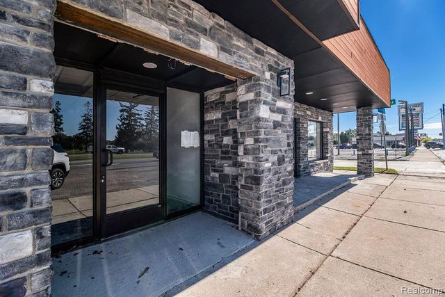 30118 Woodward Avenue, Royal Oak, MI 48073