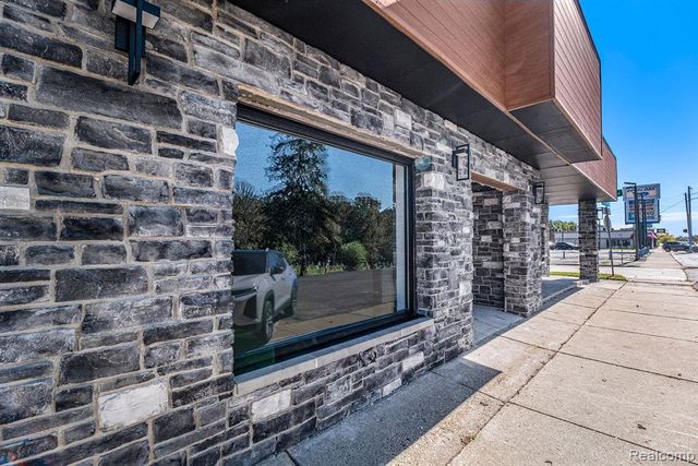 30118 Woodward Avenue, Royal Oak, MI 48073