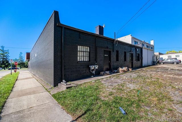 30118 Woodward Avenue, Royal Oak, MI 48073