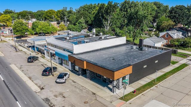 30118 Woodward Avenue, Royal Oak, MI 48073
