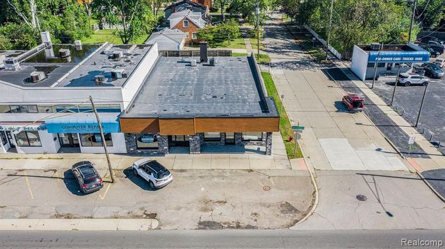 30118 Woodward Avenue, Royal Oak, MI 48073
