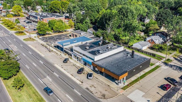 30118 Woodward Avenue, Royal Oak, MI 48073