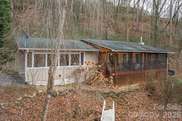 12 Bear Cove Lane, Bryson City, NC 28713
