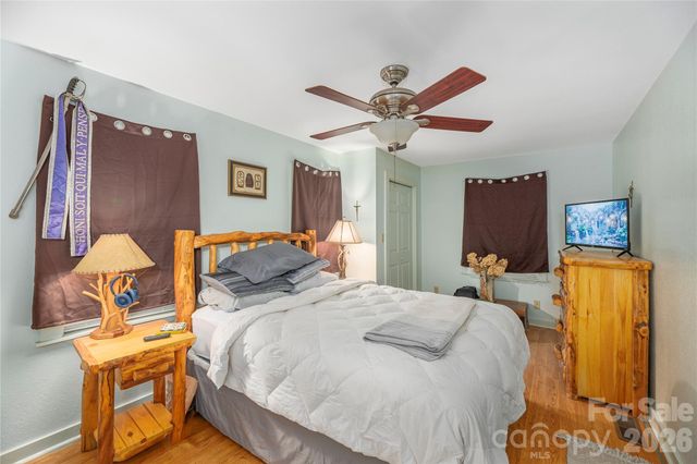 12 Bear Cove Lane, Bryson City, NC 28713