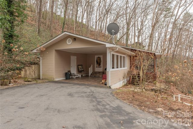 12 Bear Cove Lane, Bryson City, NC 28713