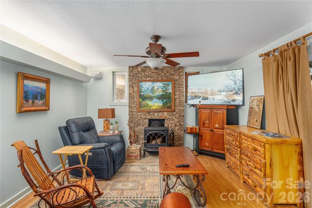 12 Bear Cove Lane, Bryson City, NC 28713