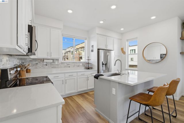 440 Pawnee Ln, Alameda, CA 94501