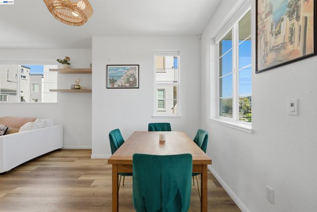 440 Pawnee Ln, Alameda, CA 94501