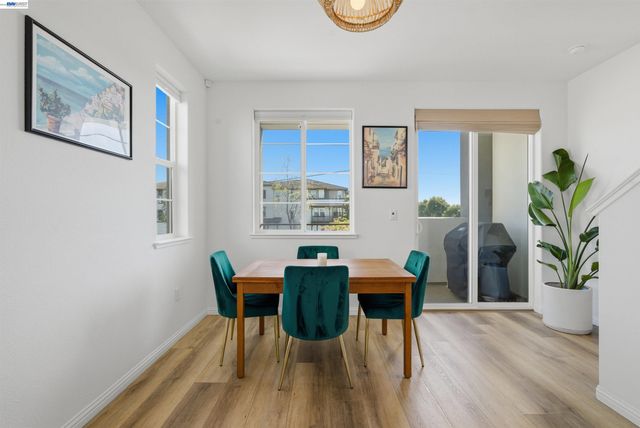 440 Pawnee Ln, Alameda, CA 94501