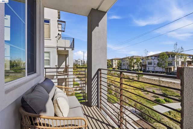 440 Pawnee Ln, Alameda, CA 94501