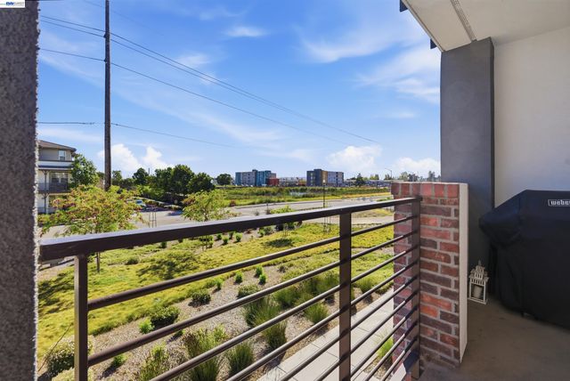 440 Pawnee Ln, Alameda, CA 94501